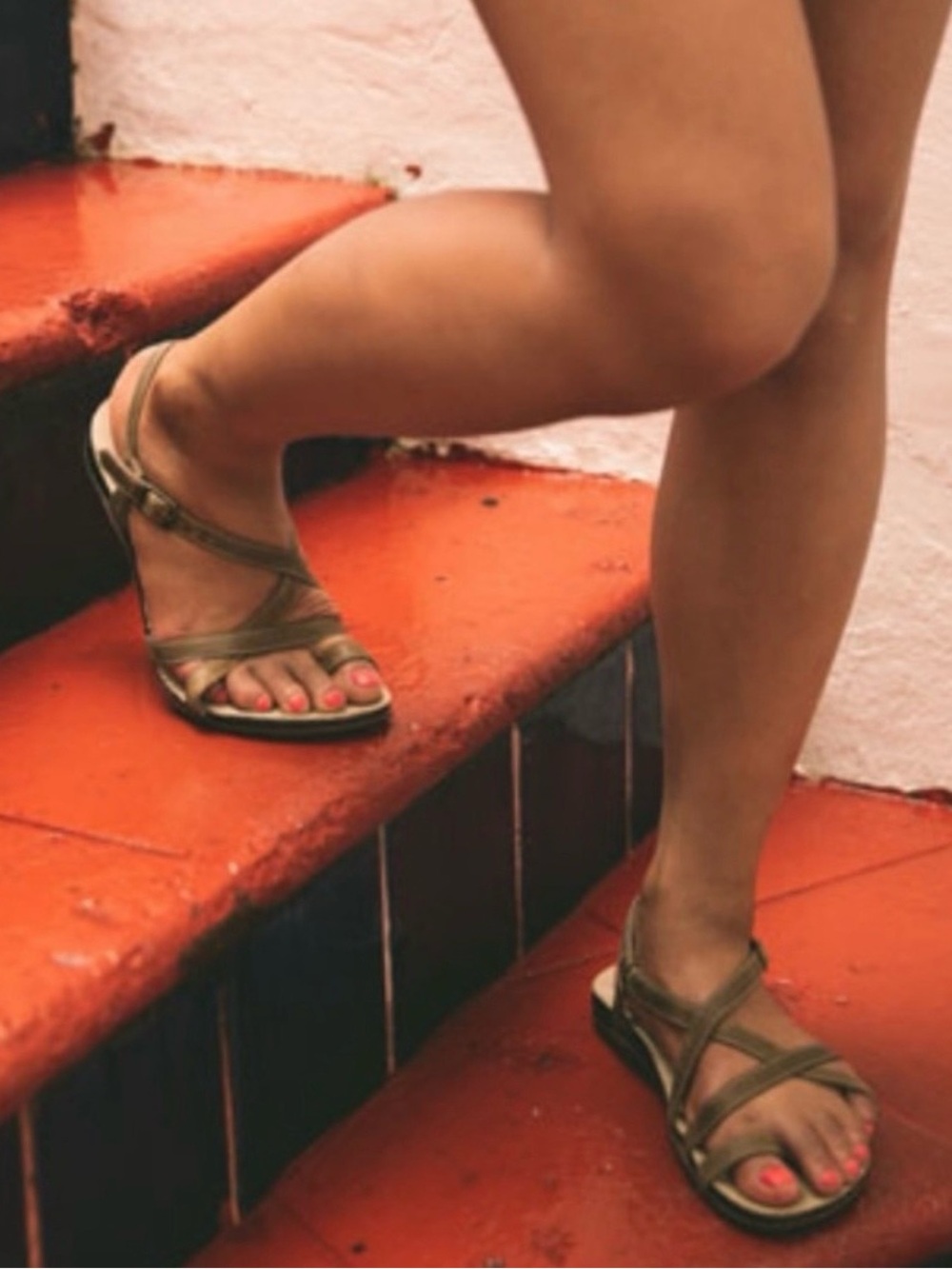 OluKai Upena Brown Leather Sandals Size 6